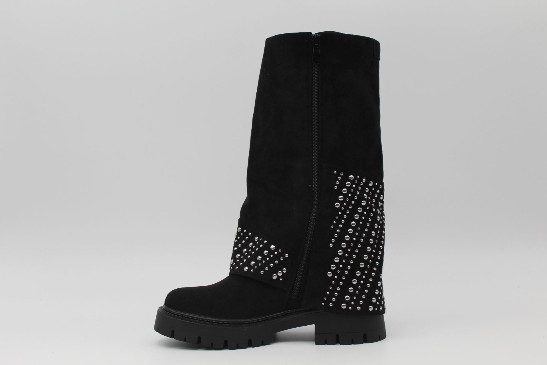 Bota estilo motero en suave antelina con solapa y tachas,ref118 - Imagen 4