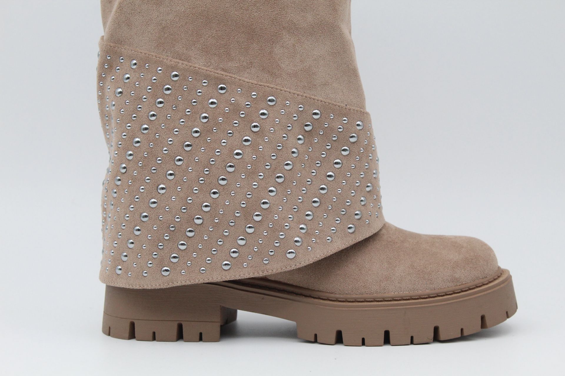 Bota estilo motero en suave antelina con solapa y tachas,ref118 - Imagen 7