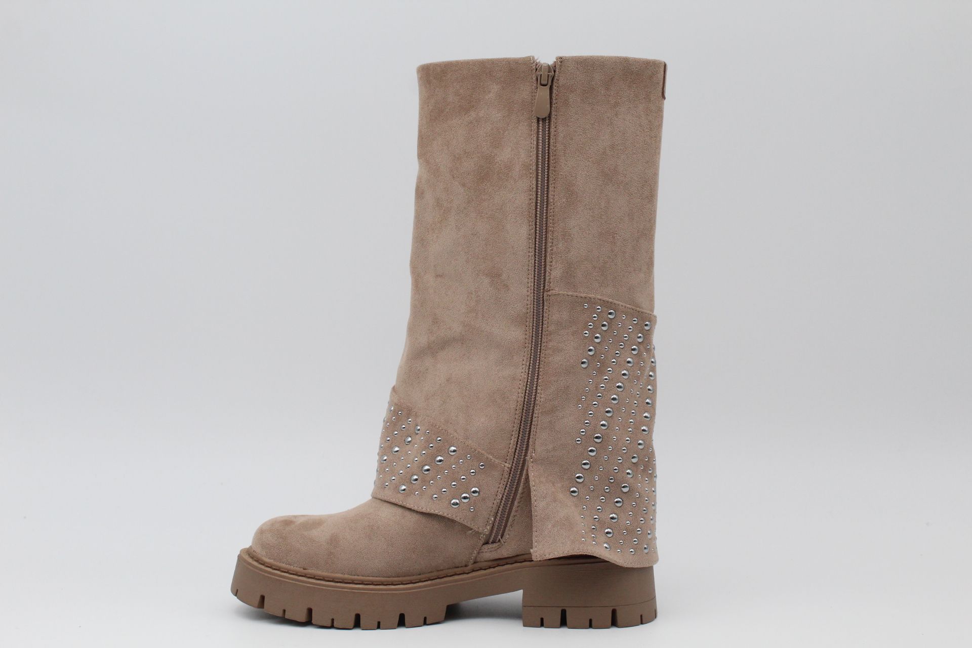 Bota estilo motero en suave antelina con solapa y tachas,ref118 - Imagen 8