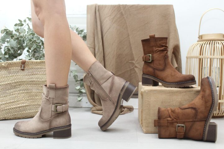 Botín en antelina con adorno hebilla y cremallera interior,ref2510