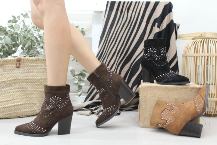Botin estilo cowboy en antelina con adorno de tachas,ref6756
