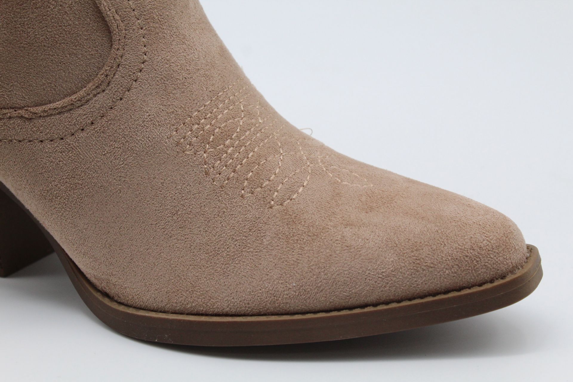 Bota estilo cowboy de media caña en suave antelina con adorno flecos,ref8729 - Imagen 4