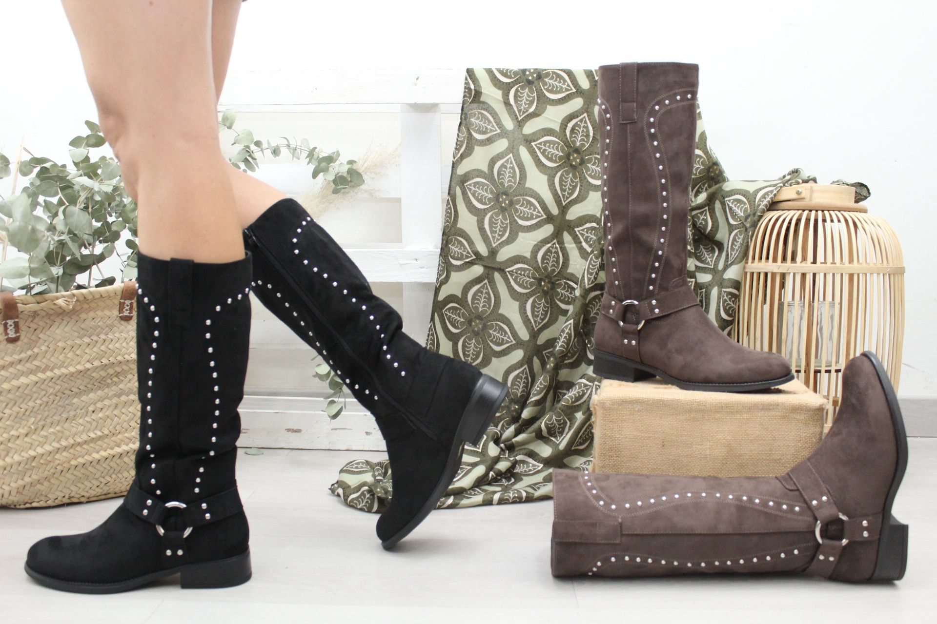 Bota plana estilo motera con adorno tachas y aplique metalizado,ref9262 - Imagen 1