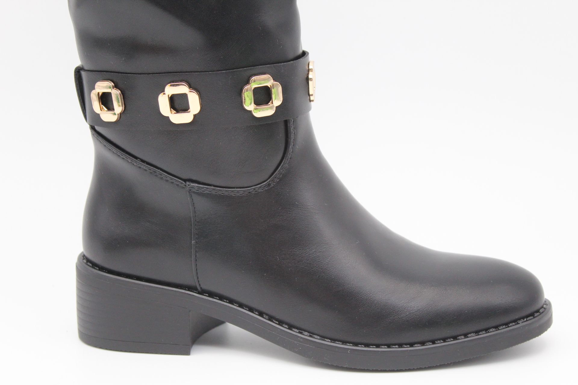 Bota plana en suave poli piel con adorno metalizados, ref68339 - Imagen 6