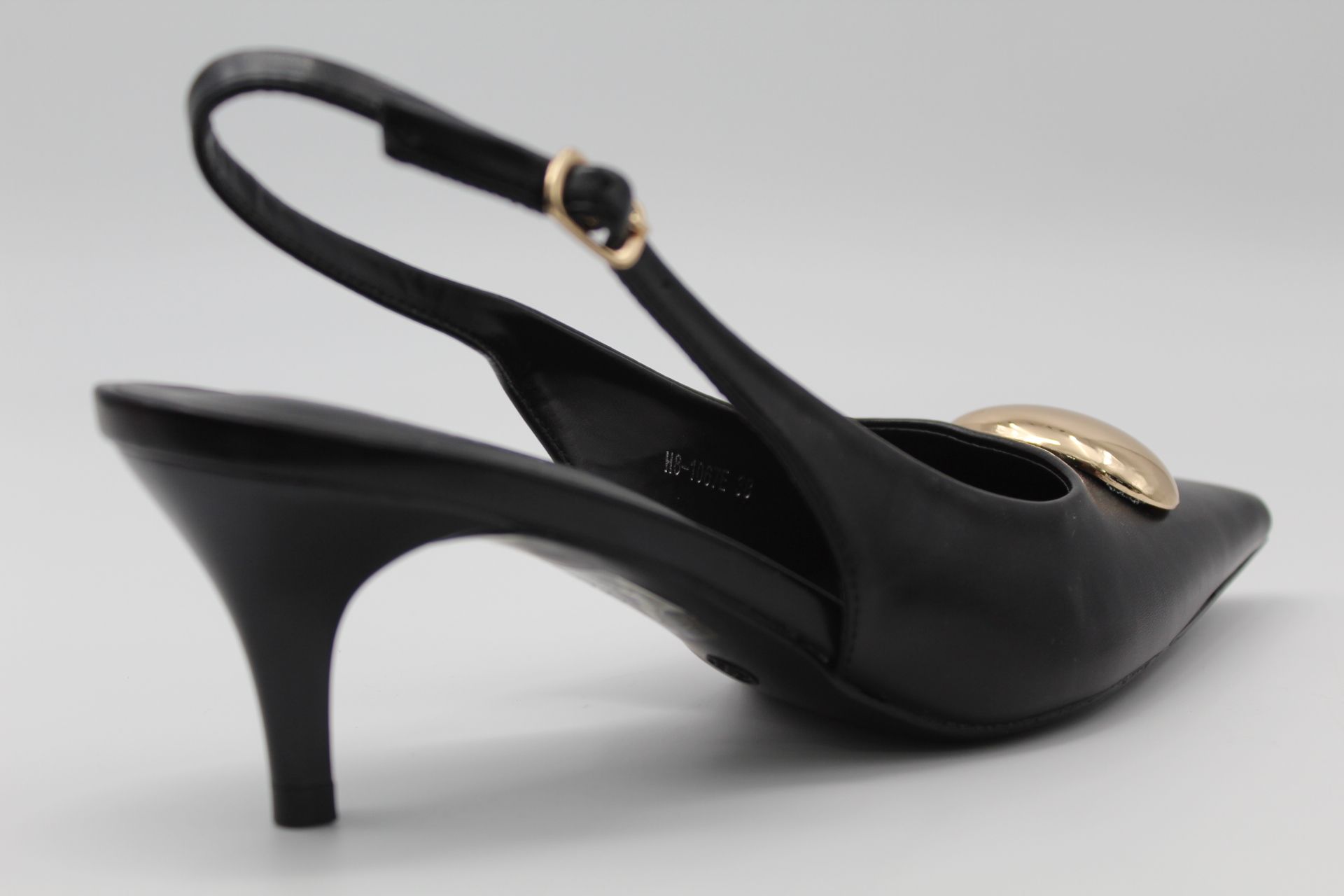 Stiletto destolanado en poli piel con adorno metalizado,ref1067 - Imagen 6
