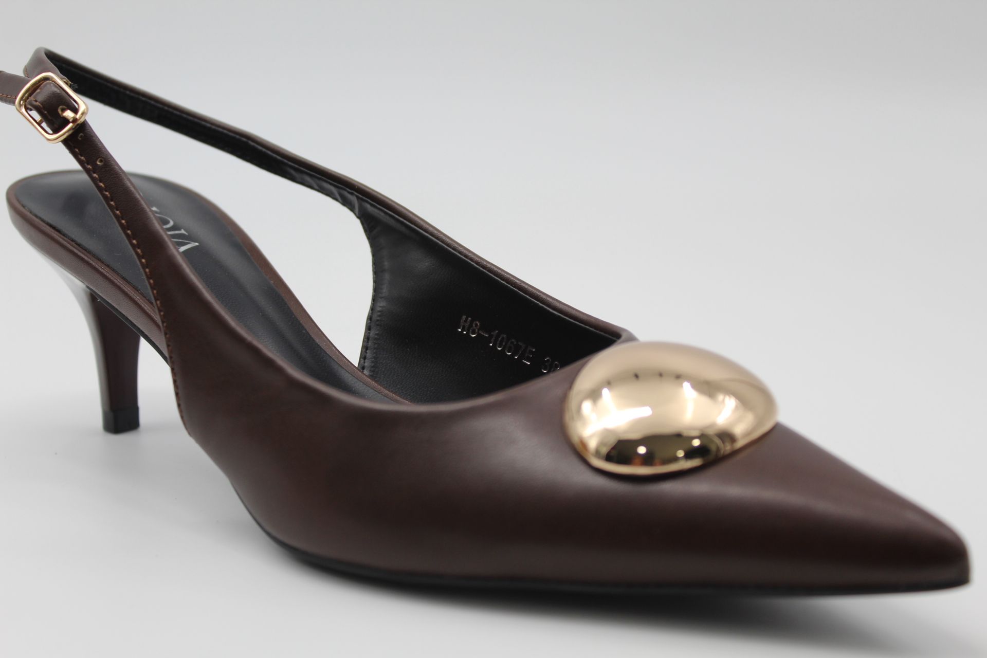Stiletto destolanado en poli piel con adorno metalizado,ref1067 - Imagen 7