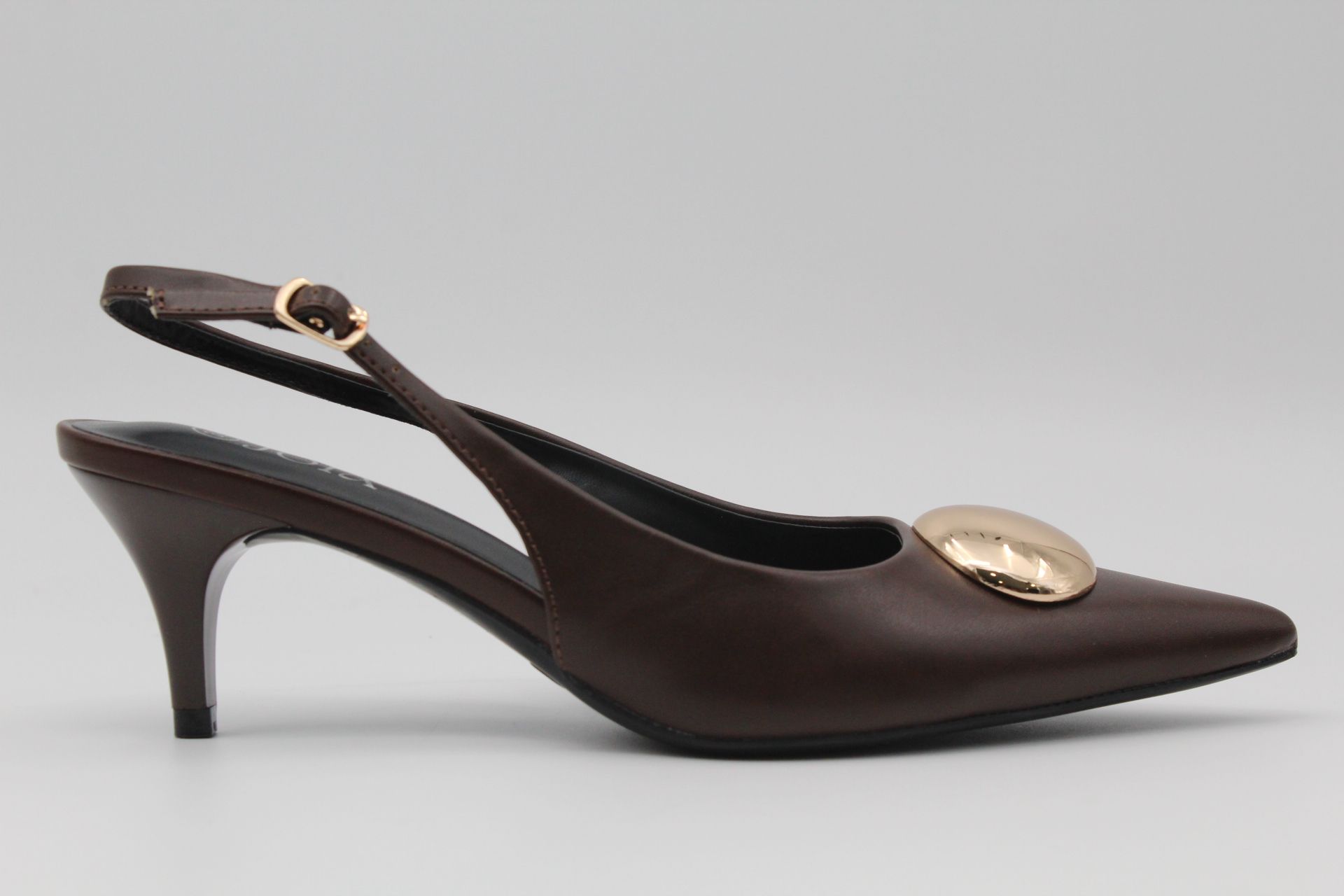 Stiletto destolanado en poli piel con adorno metalizado,ref1067 - Imagen 8