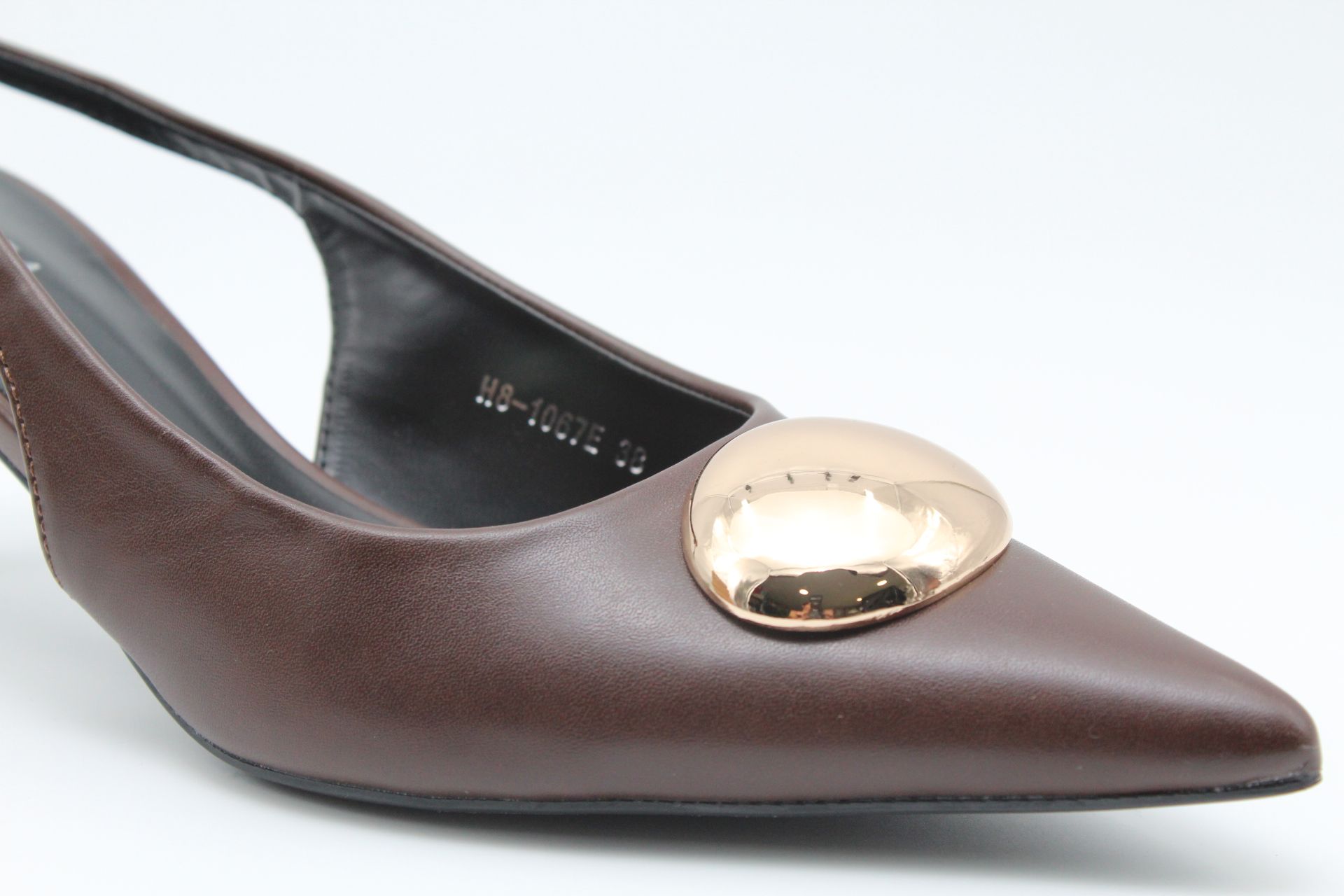 Stiletto destolanado en poli piel con adorno metalizado,ref1067 - Imagen 9