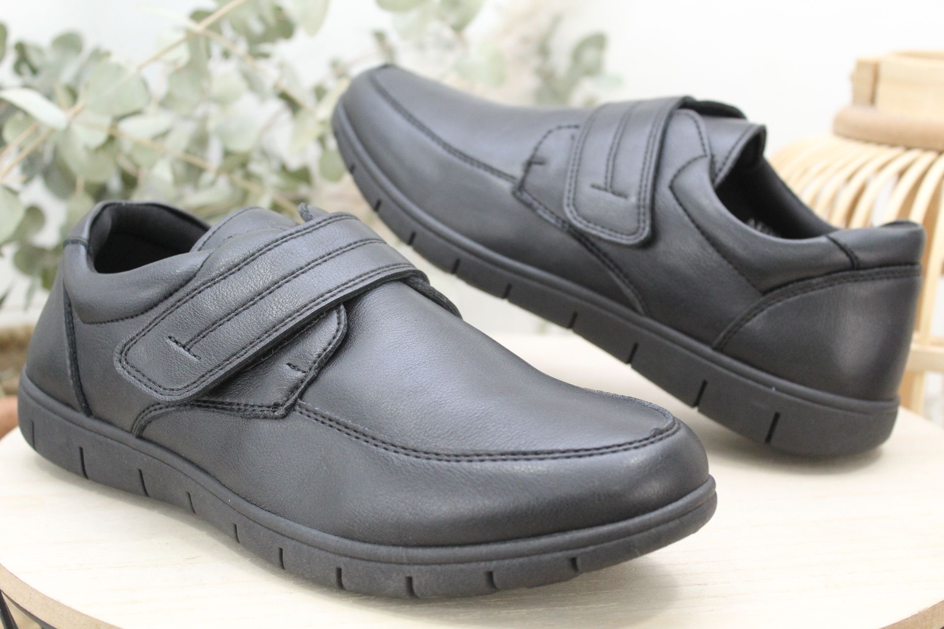 Zapato en suave poli piel muy cómodo y cierre velcro,ref003 - Imagen 1