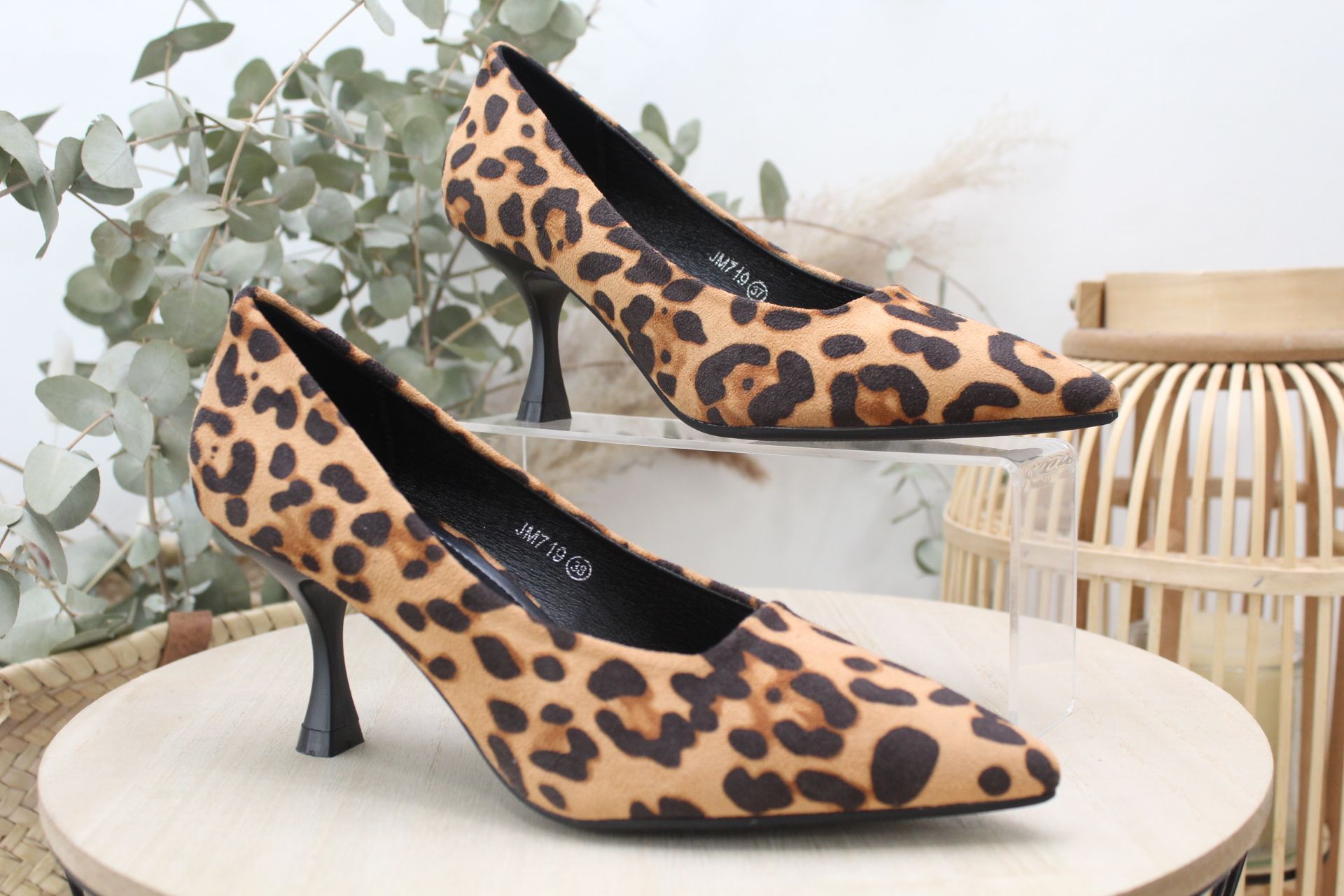 Stiletto animal print en suave antelina - Imagen 1