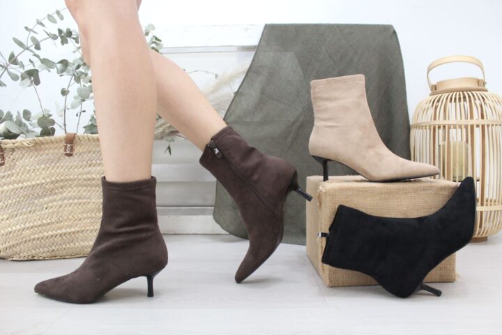 Botin en suave antelina con tacón bajo fino de 6cm,ref985