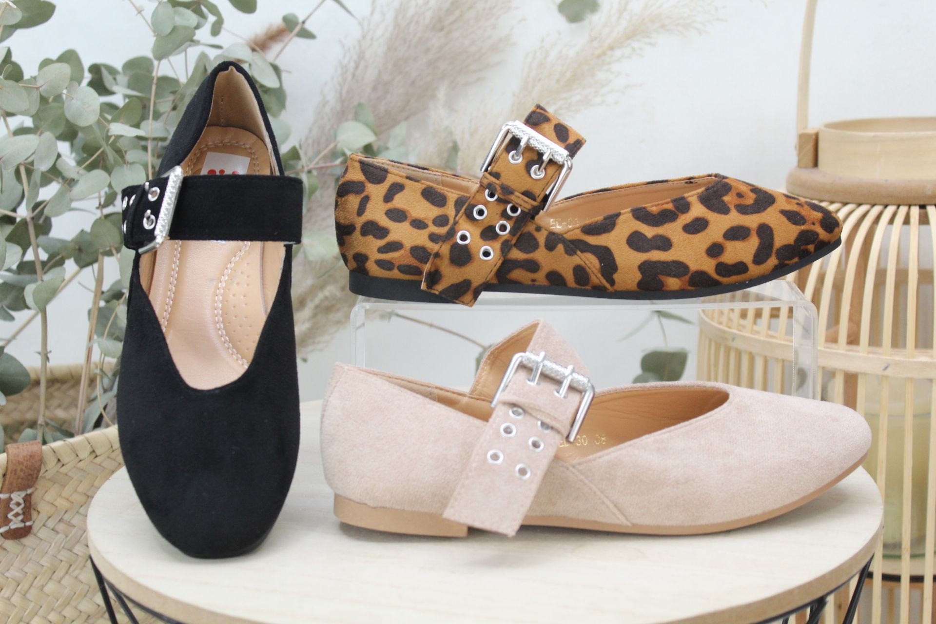 Merceditas en suave antelina disponible en 3 colores - Imagen 1