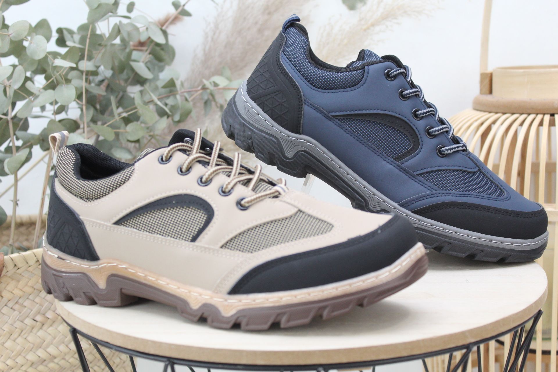 Zapatilla estilo trekking para hombre - Imagen 1