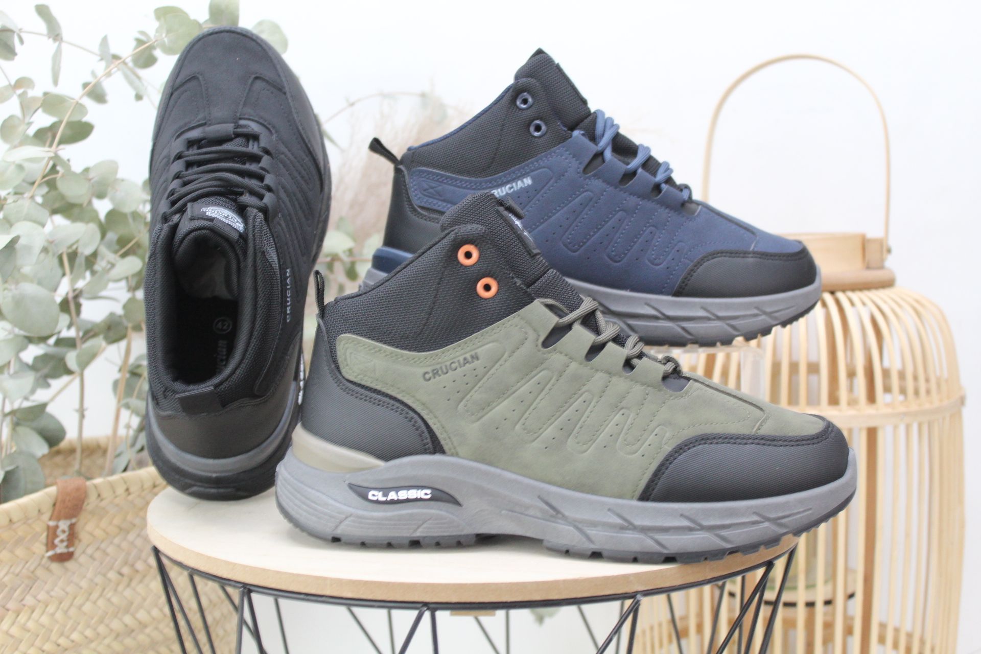 Bota estilo trekking para hombre - Imagen 1