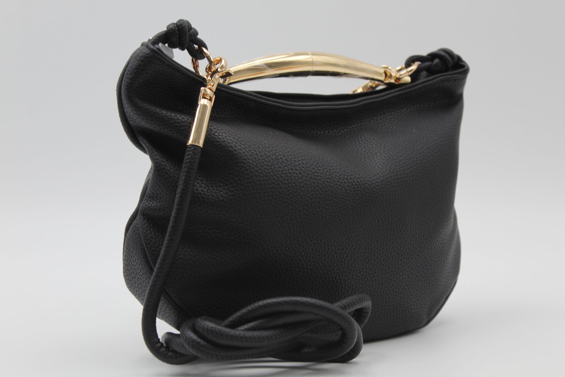 Bolso-bandolera en suave polipiel con asa metálica dorada,ref8848 - Imagen 3