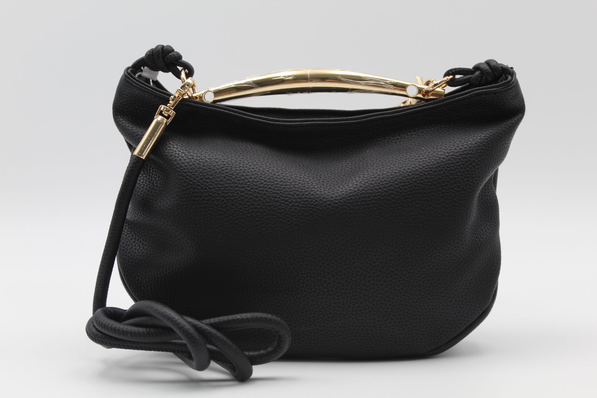 Bolso-bandolera en suave polipiel con asa metálica dorada,ref8848 - Imagen 4
