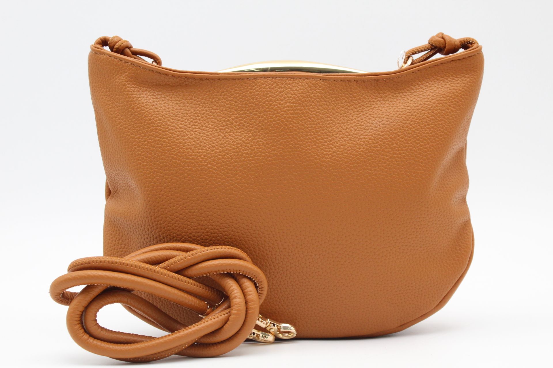 Bolso-bandolera en suave polipiel con asa metálica dorada,ref8848 - Imagen 6