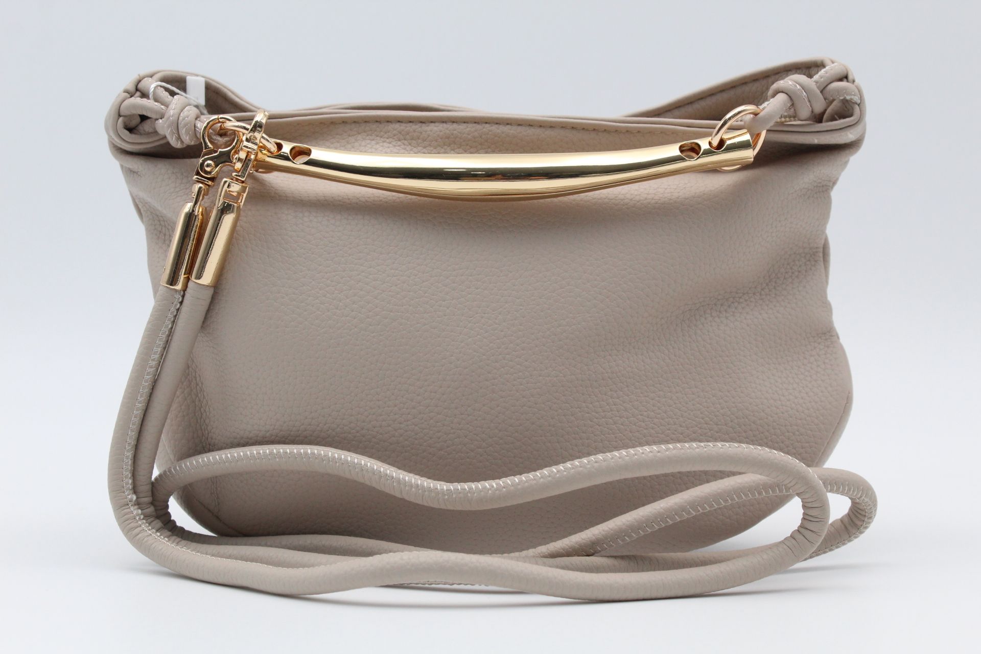 Bolso-bandolera en suave polipiel con asa metálica dorada,ref8848 - Imagen 10