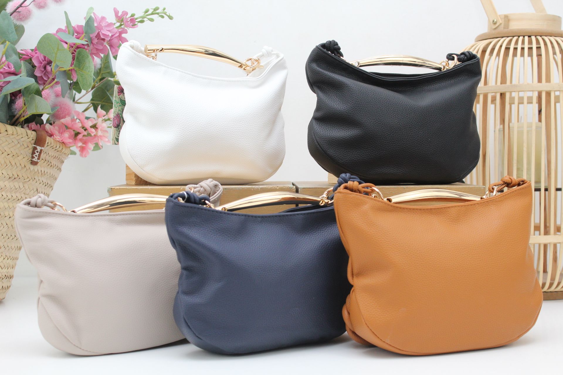 Bolso-bandolera en suave polipiel con asa metálica dorada,ref8848 - Imagen 1