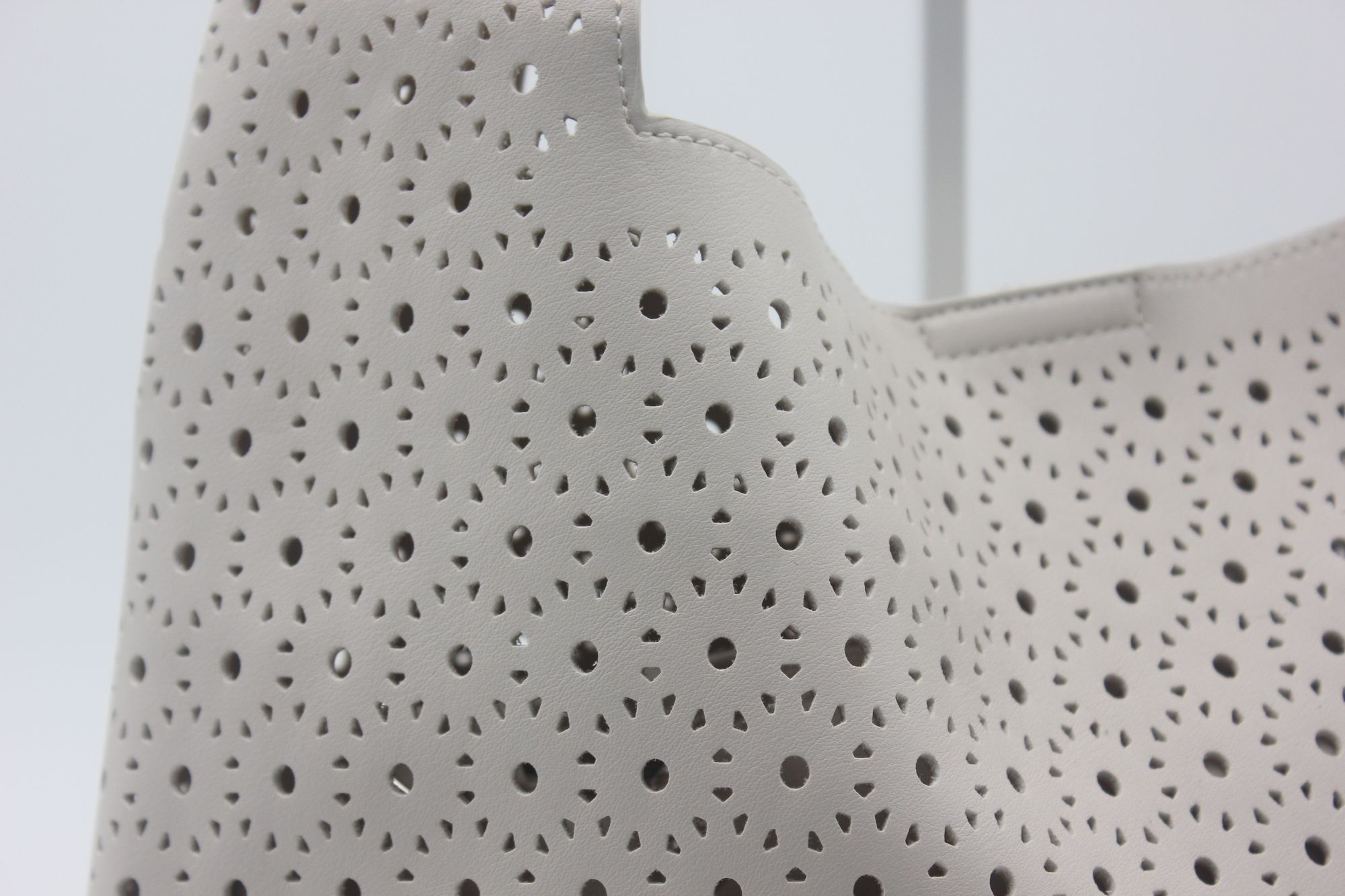Bolso en suave poli piel picadita con neceser interior y cierre clip,ref68075 - Imagen 5
