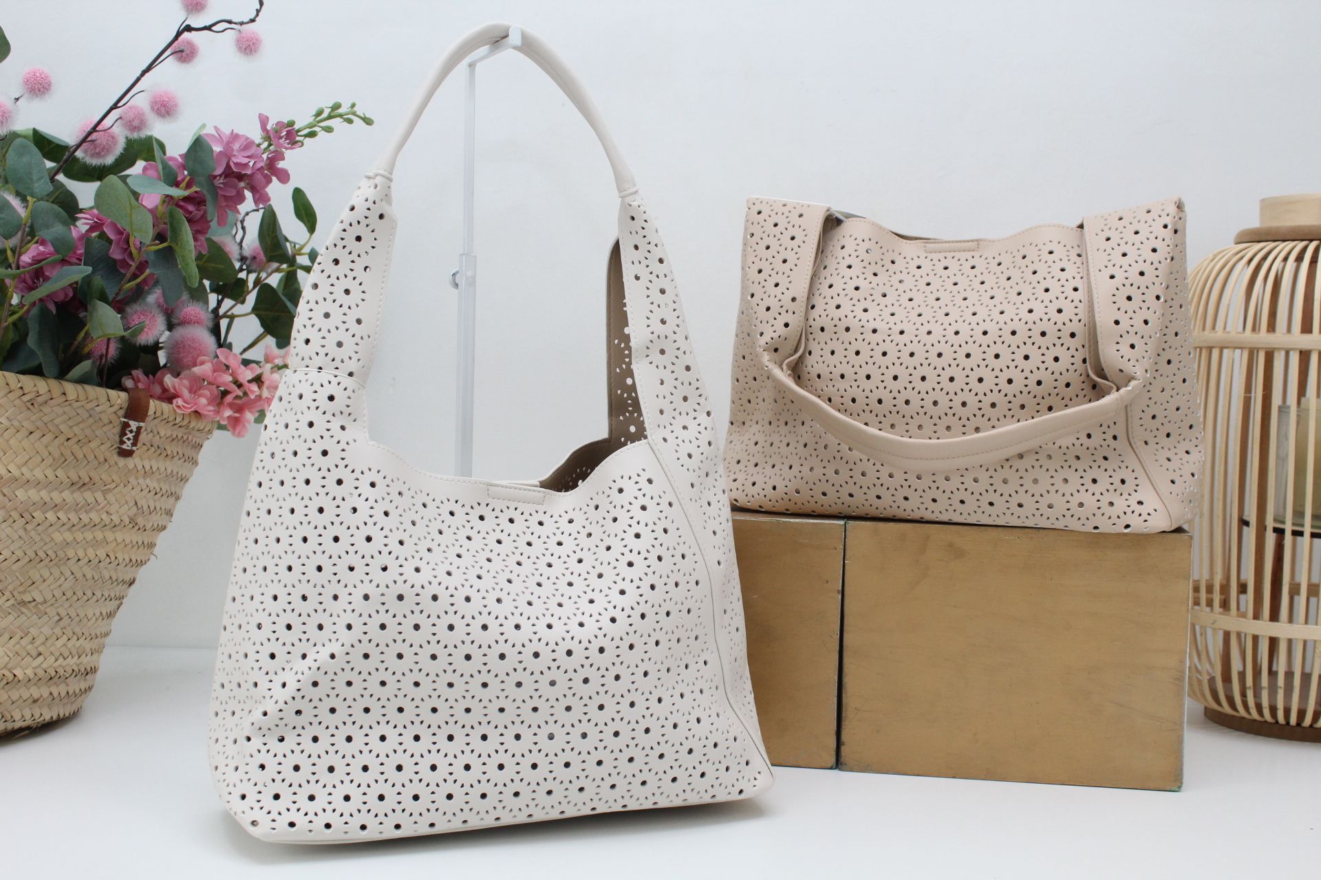 Bolso en suave poli piel picadita con neceser interior y cierre clip,ref68075 - Imagen 1