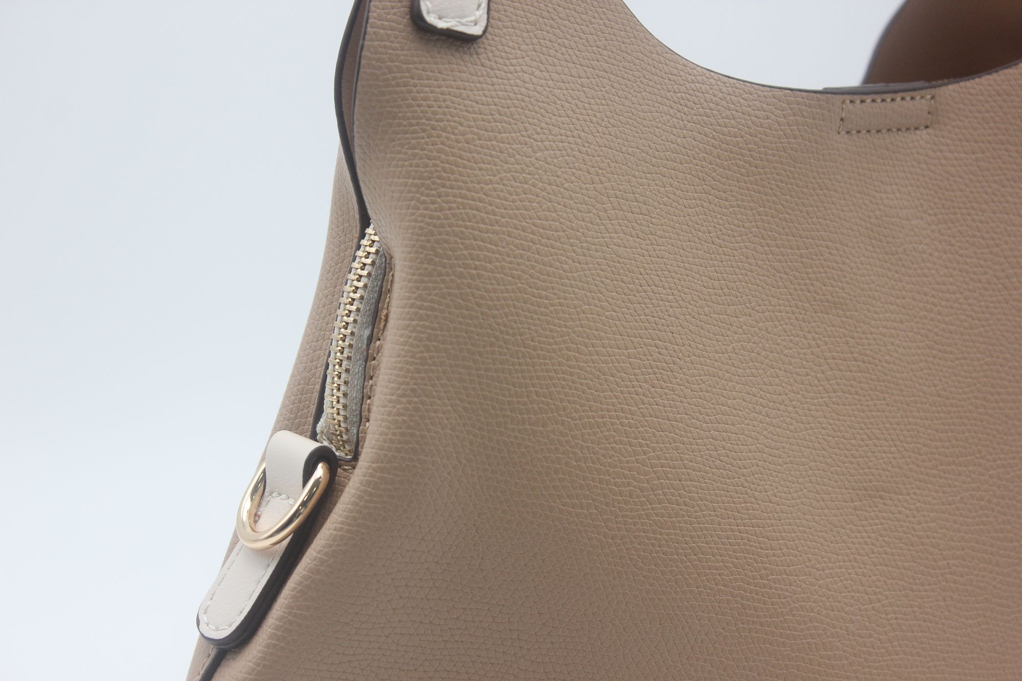 Bolso en suave poli piel con triple cierre,ref68023 - Imagen 3