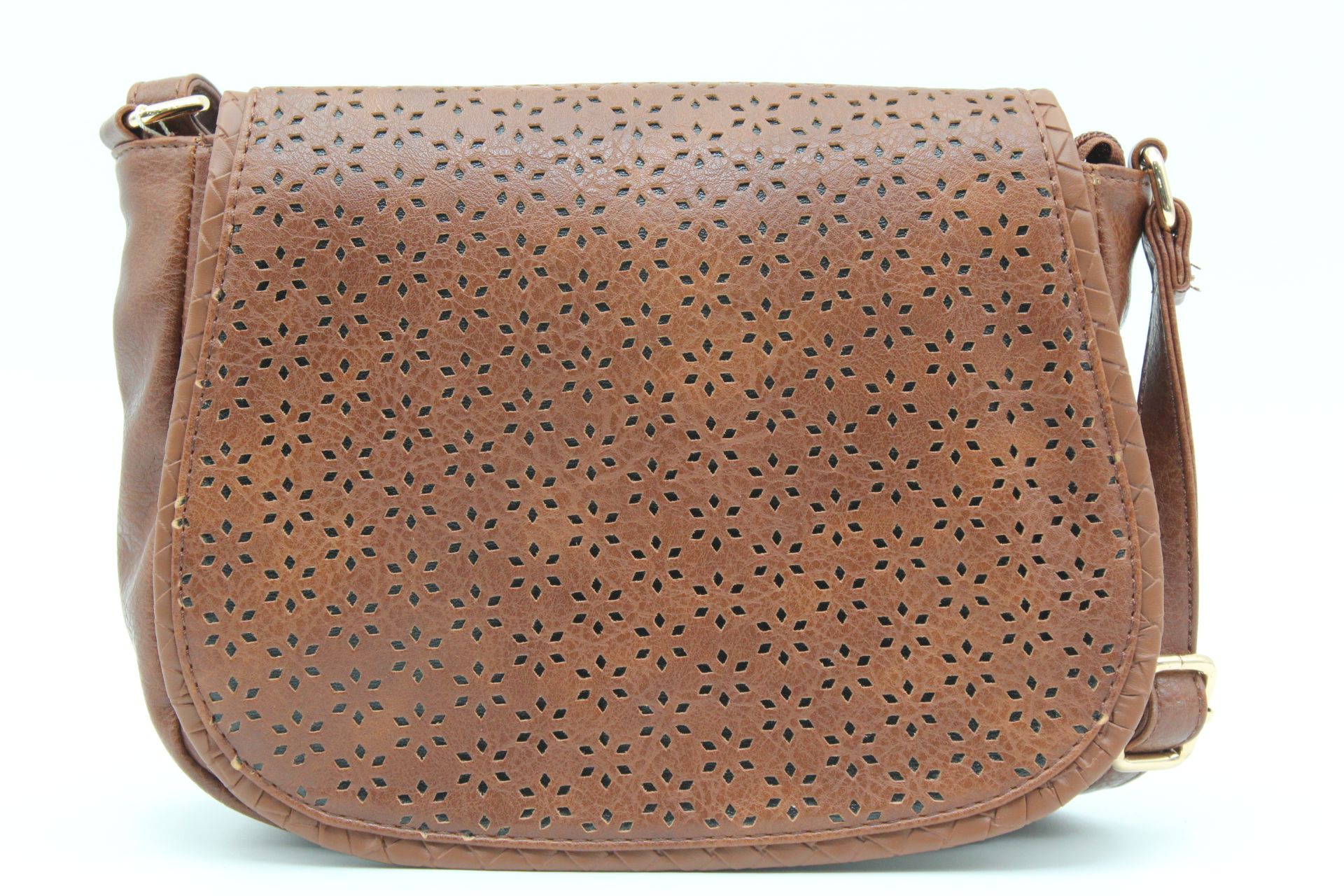 Bandolera en suave poli piel con solapa picada,ref38010 - Imagen 4