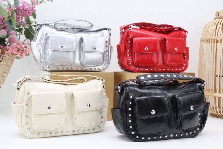 Bandolera en poli piel con brillo y tachas,ref67976