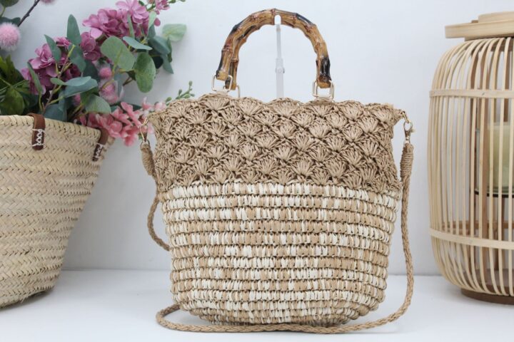 Cesta-Bandolera en rafia con asa imitación bambú,ref3487