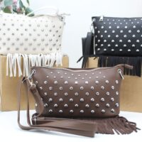 Bandolera en suave poli piel con tachuelas y flecos,ref28939 - Thumbnail Image 1