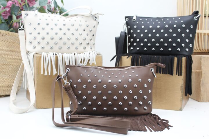 Bandolera en suave poli piel con tachuelas y flecos,ref28939