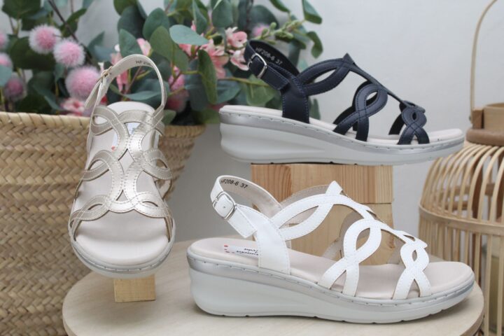 Sandalia en poli piel con planta acolchada,muy cómoda,ref208