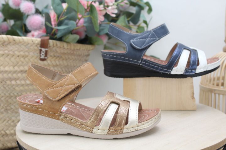 Sandalia cómoda en poli piel con cierre velcro,ref6039