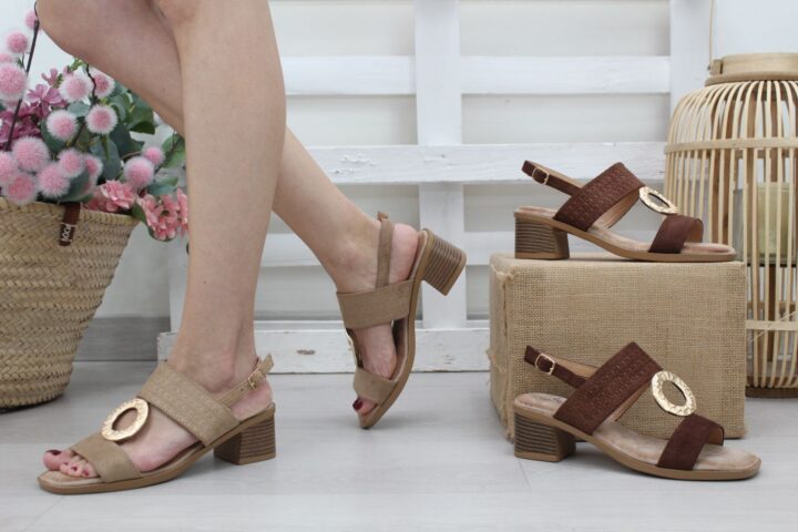 Sandalia muy cómoda y ligera con adorno metalizad,ref5327