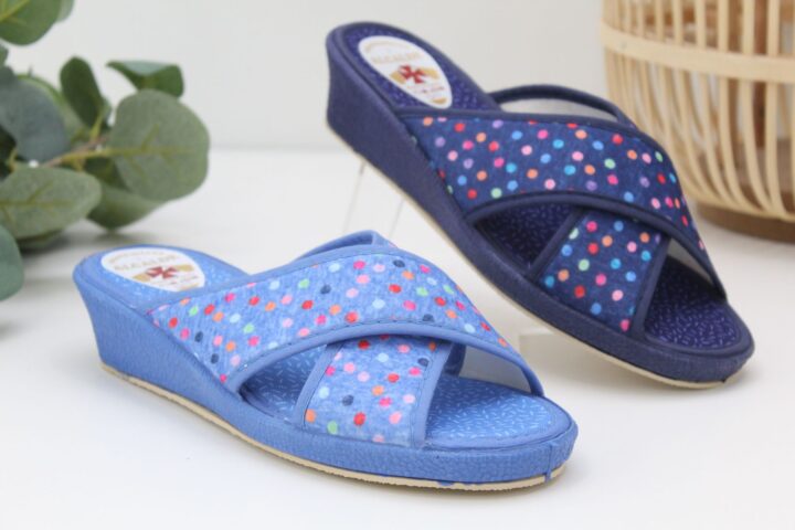 Zapatilla alcalde con tira cruzada,cuña 4cm,ref8106