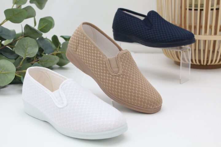 Zapatilla Lona en regilla acolchada con cuña de 2.7cm,ref600