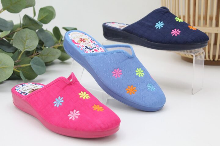 Zapatilla casa Alcalde con cuña de caucho de 3cm,ref5612