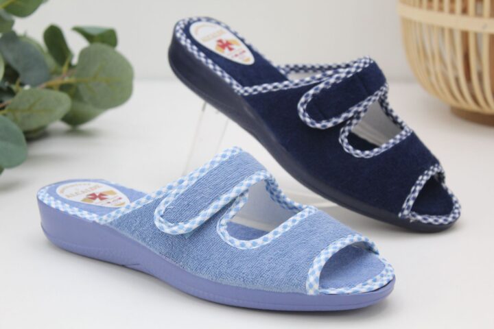 Zapatilla casa Alcalde con velcro y piso de cauño de 3cm de cuña,ref2035