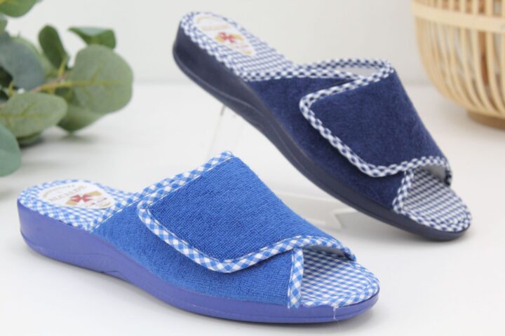 Zapatilla casa Acalde con velcro,cuña caucho de 3cm,ref2032