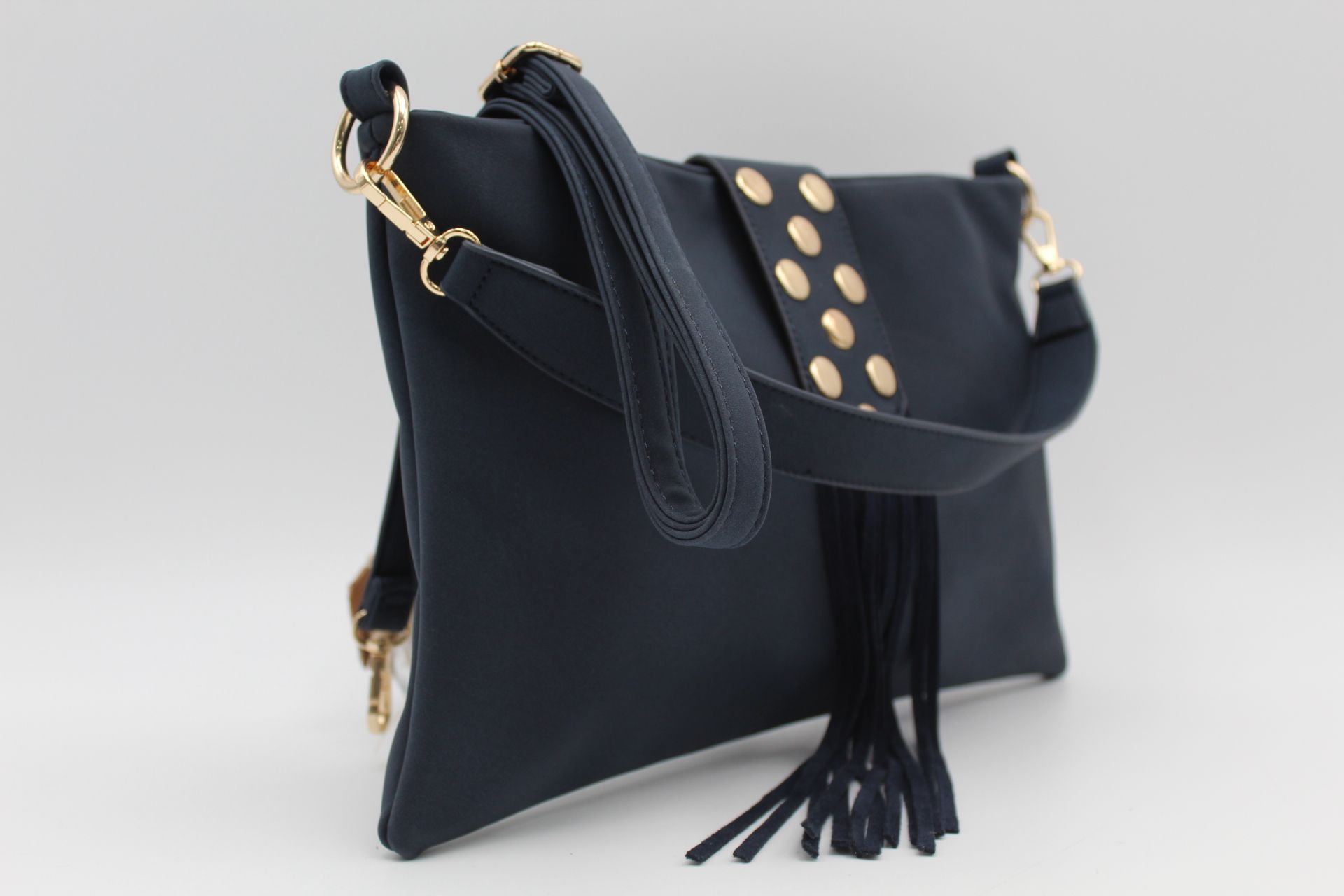 Bolso-Bandolera en suave poli piel con flecos y detalle de tachas,ref28971 - Imagen 4