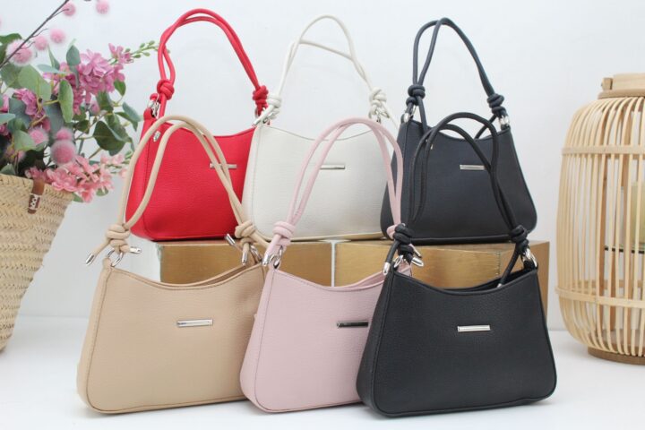 Bolso en suave poli piel con asa regulable,ref15061