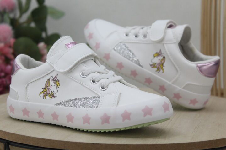 Deportiva para niña en suave poli piel con adorno unicornio,ref1284