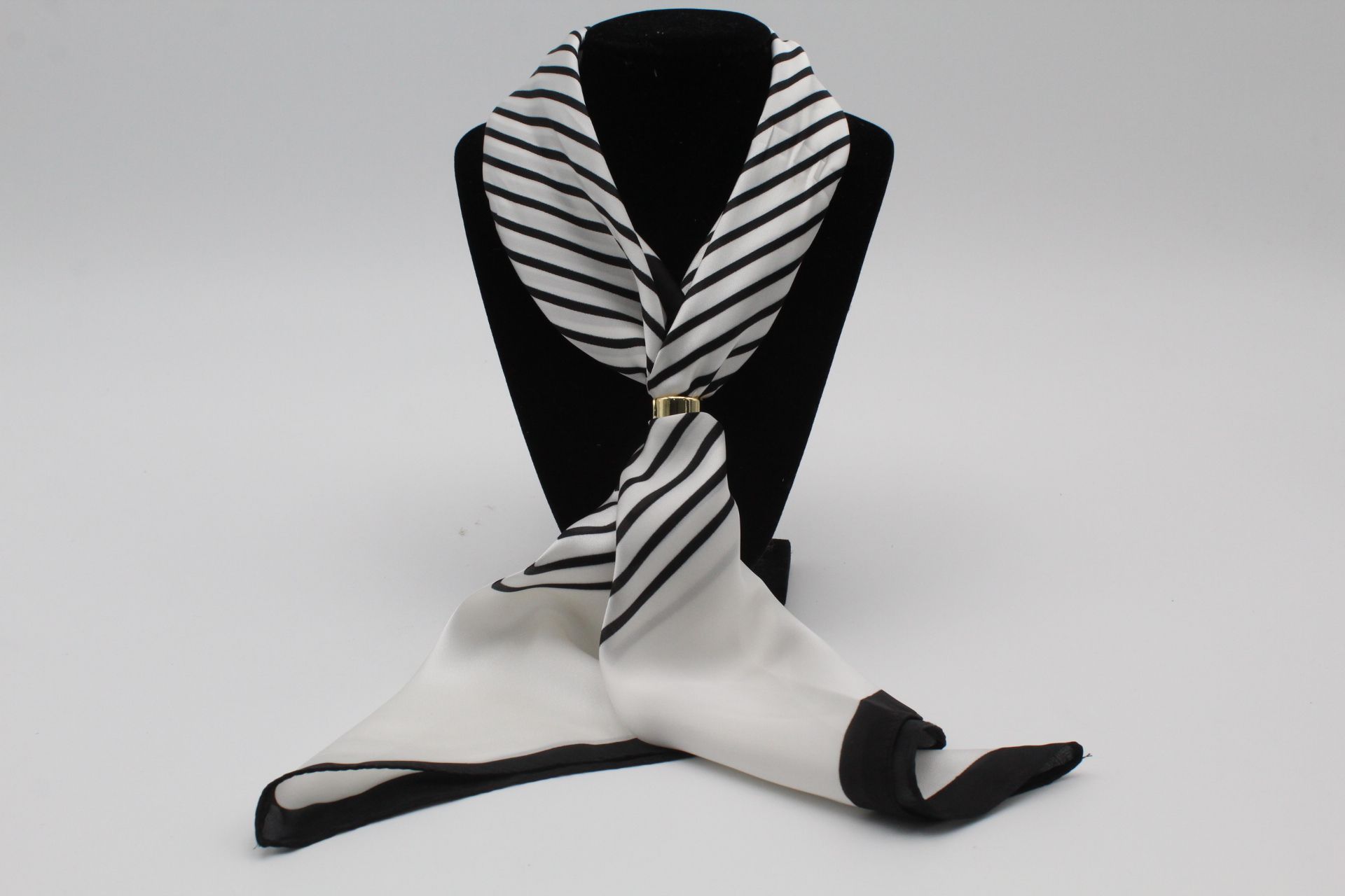 Pañuelo cuello en suave tejido,ref4 - Imagen 3