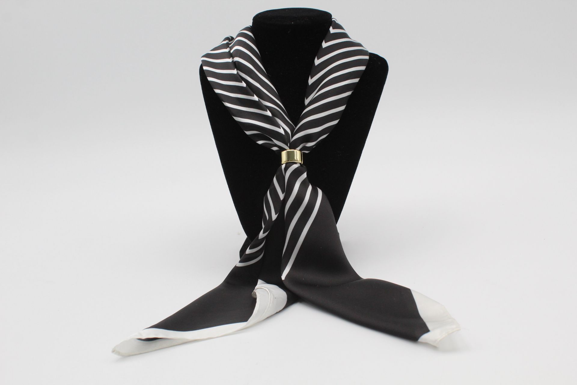 Pañuelo cuello en suave tejido,ref4 - Imagen 2