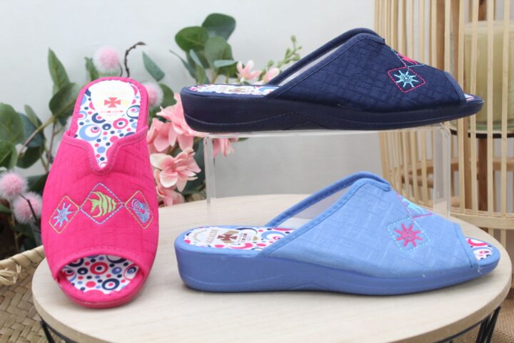 Zapatilla casa Alcalde con cuña de caucho de 3cm,ref5721